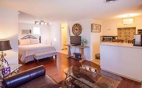 Homestyle Studio Near Paseo